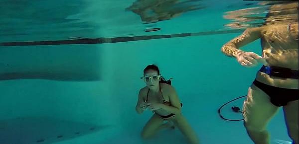 Couple films couple Eva Sasalka and Jason underwater fucking
